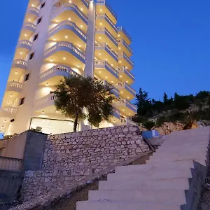Sky Way Skk Luxury Apartahotel Sarandë